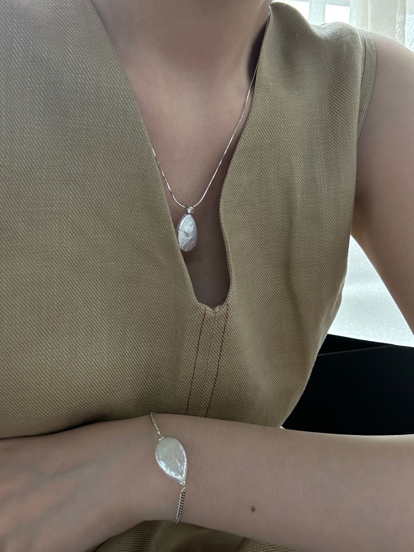 Large Teardrop Pearl Necklace