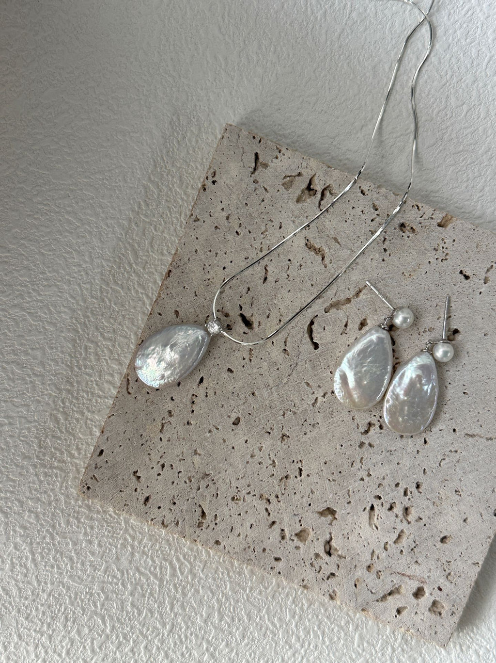 Large Teardrop Pearl Necklace