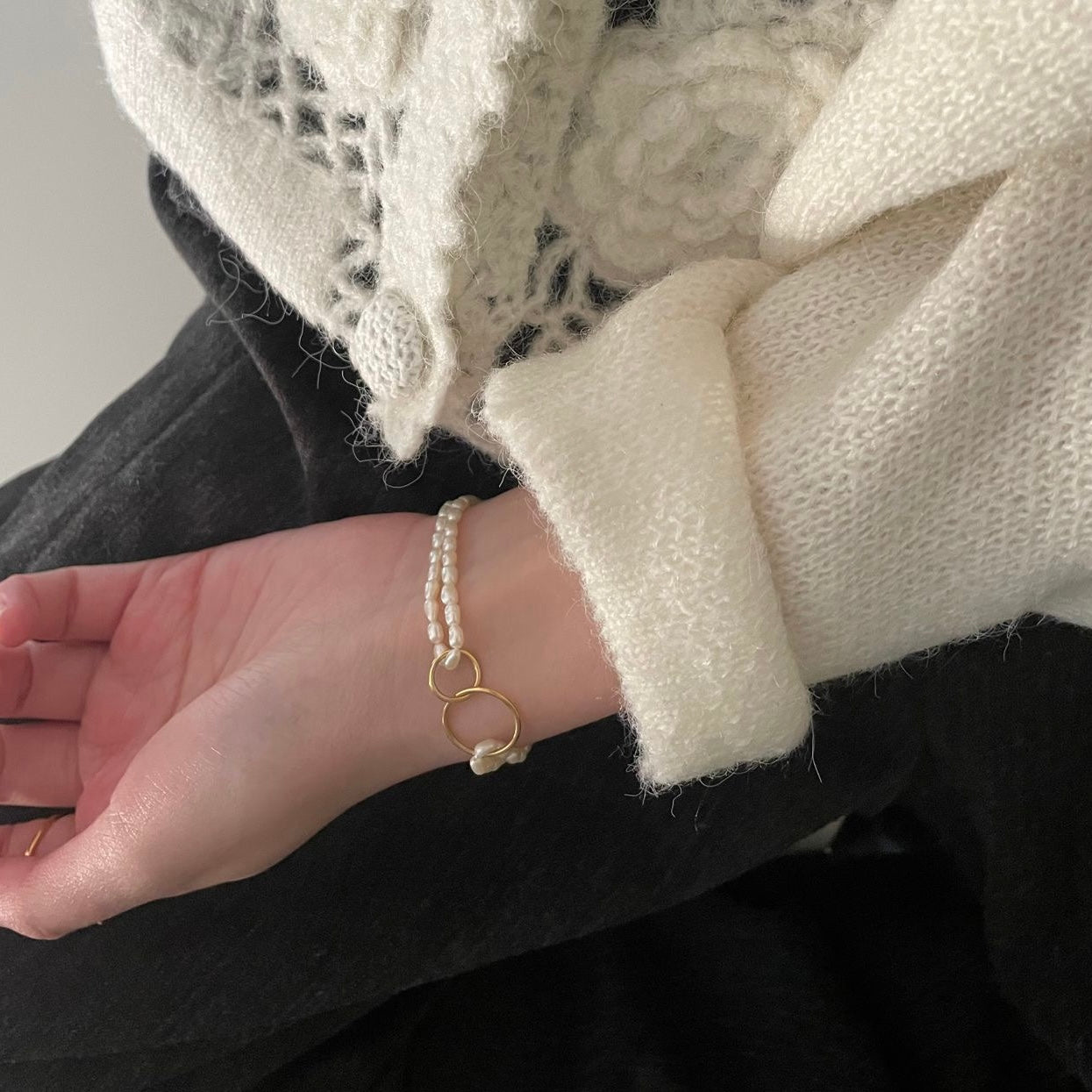 Double Circle Fine Pearl Bracelet