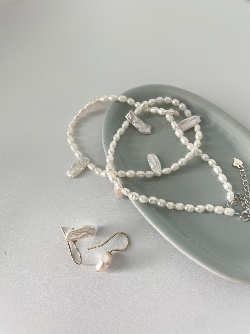Lace Baroque Pearl Necklace