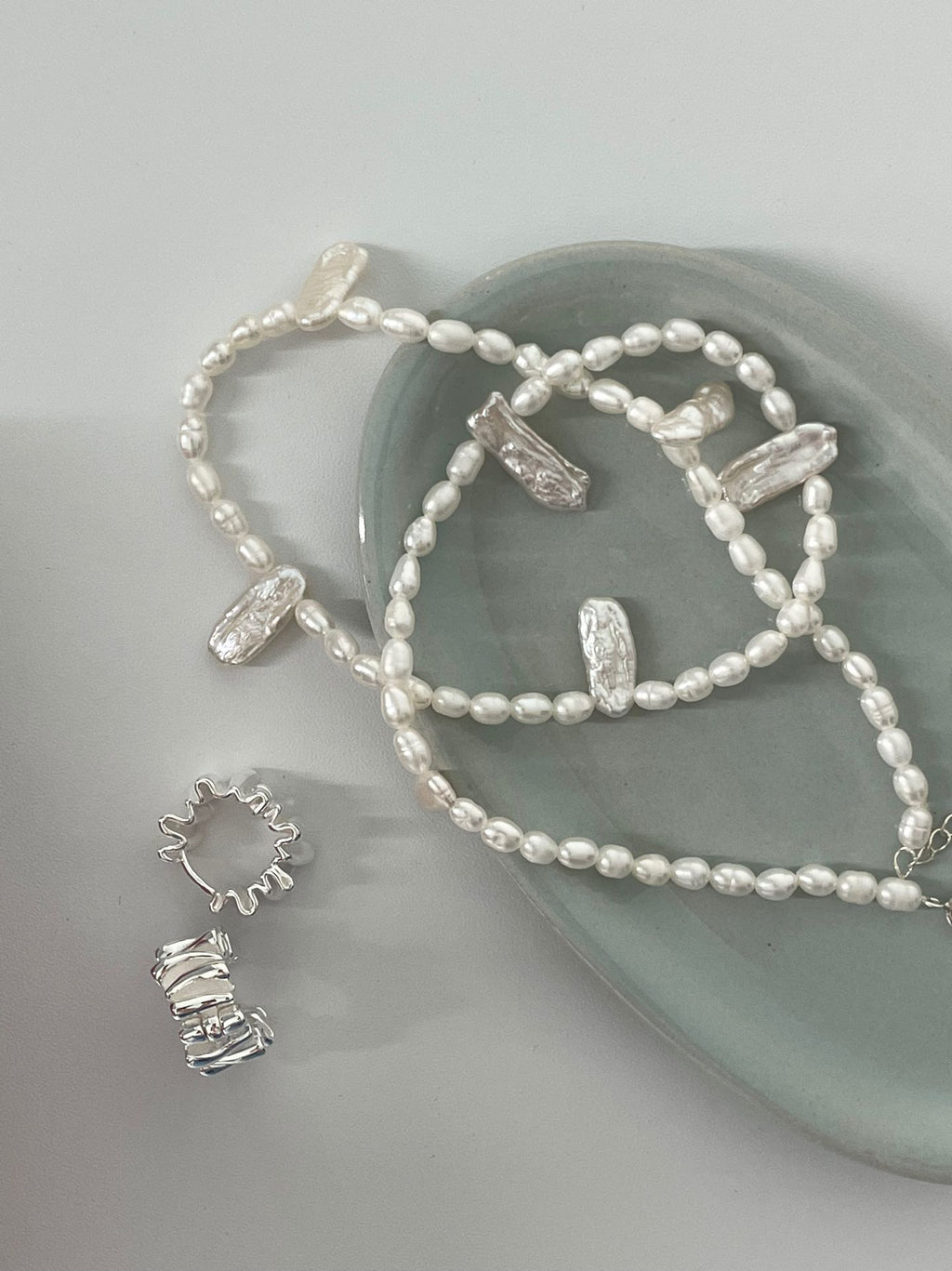 Lace Baroque Pearl Necklace